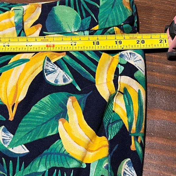 Old Navy Pixie cropped/ankle pant. Size 18 Bananas - Picture 11 of 12